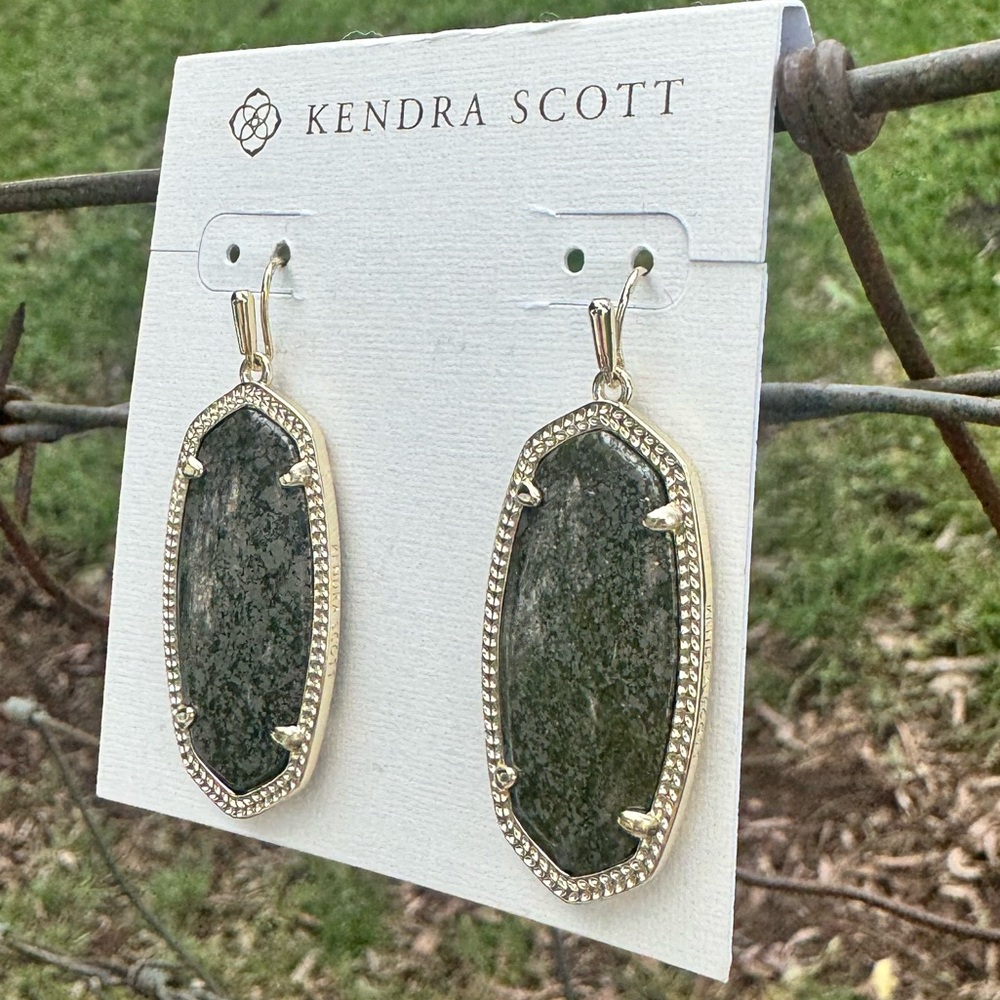 Kendra Scott Elle Earrings in Pyrite and Gold - Picture 4 of 7